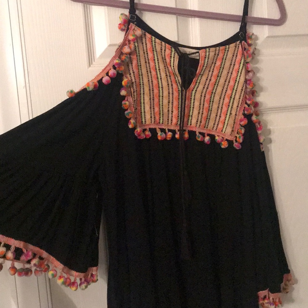 Boutique Pom Pom cold shoulder top